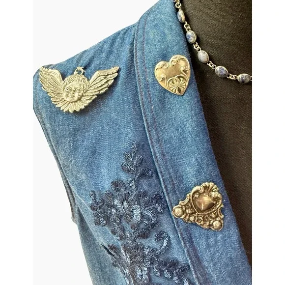 Vintage Denim Vest Embellished Pewter Charms Floral Appliqué Size 14 - Picture 4 of 10